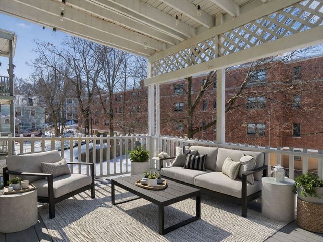 141 South St 2, Boston, MA 02130