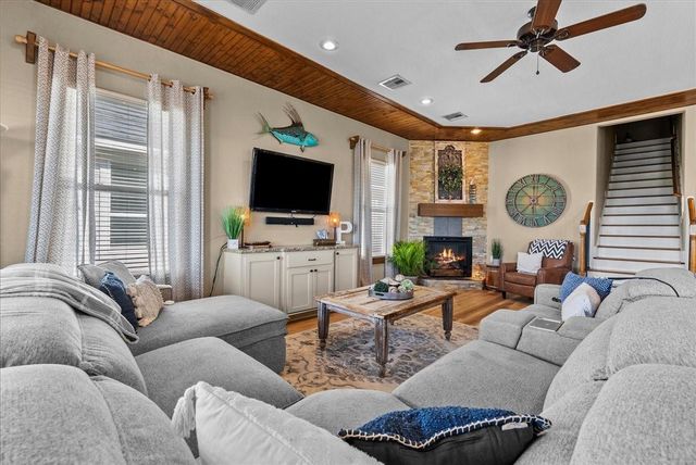 209 S Front Street, Freeport, TX 77541