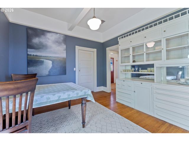 7608 S HOOD Ave, Portland, OR 97219