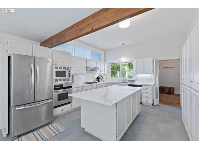 7608 S HOOD Ave, Portland, OR 97219