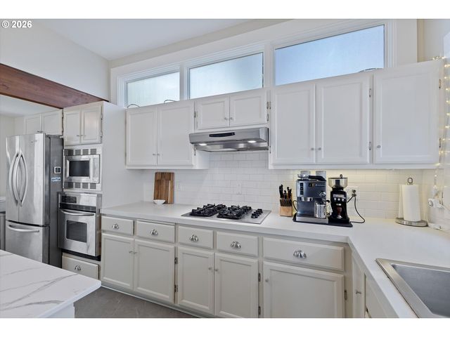7608 S HOOD Ave, Portland, OR 97219