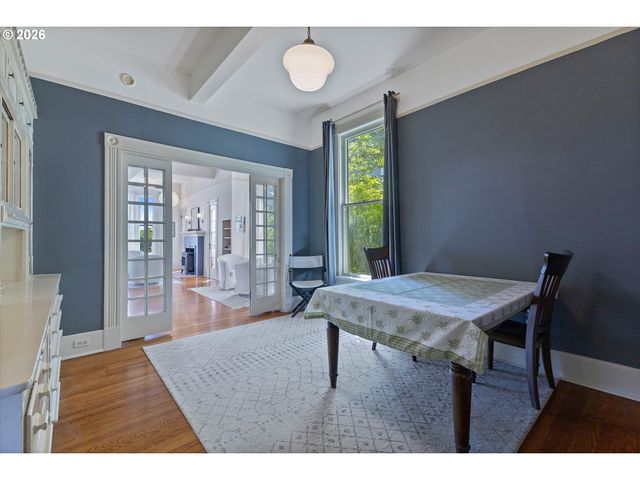 7608 S HOOD Ave, Portland, OR 97219