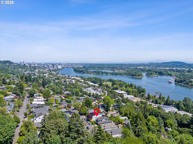 7608 S HOOD Ave, Portland, OR 97219