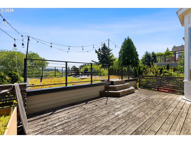 7608 S HOOD Ave, Portland, OR 97219