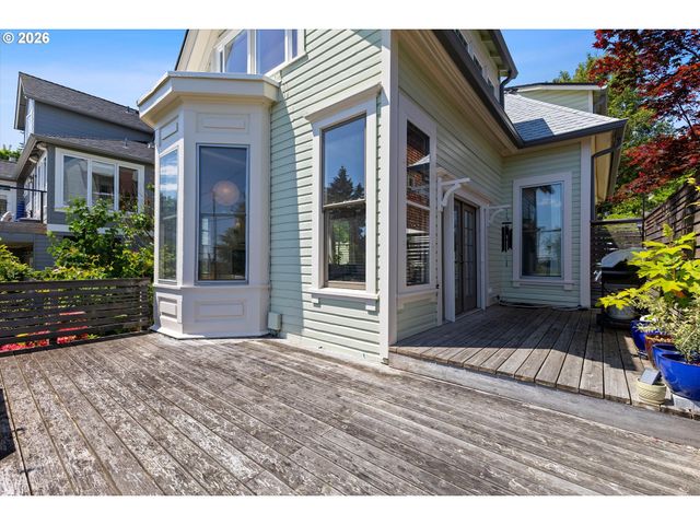 7608 S HOOD Ave, Portland, OR 97219