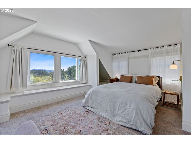 7608 S HOOD Ave, Portland, OR 97219