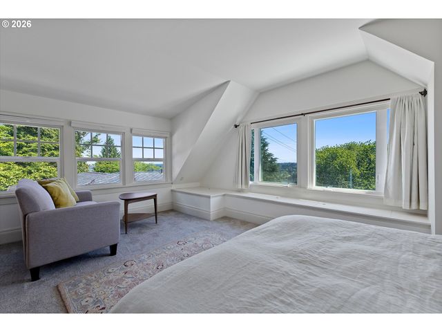 7608 S HOOD Ave, Portland, OR 97219