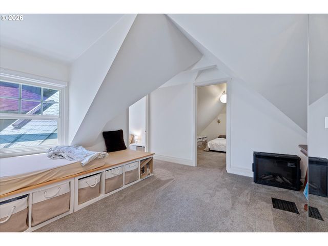 7608 S HOOD Ave, Portland, OR 97219