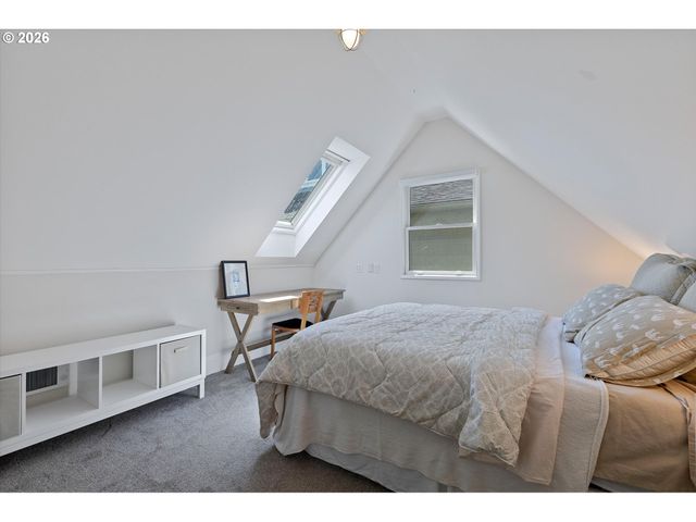 7608 S HOOD Ave, Portland, OR 97219