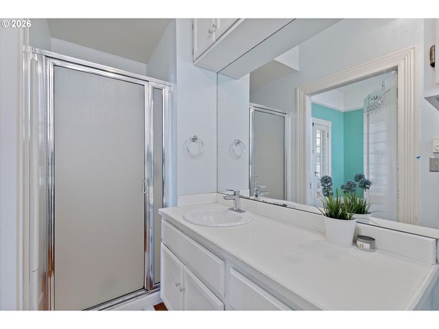 7608 S HOOD Ave, Portland, OR 97219