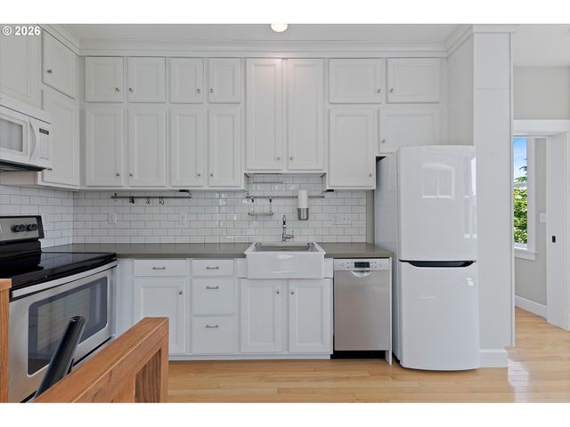 7608 S HOOD Ave, Portland, OR 97219