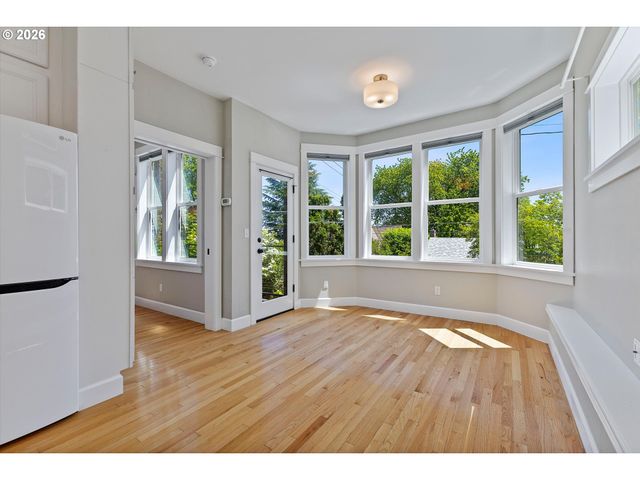 7608 S HOOD Ave, Portland, OR 97219