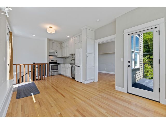 7608 S HOOD Ave, Portland, OR 97219