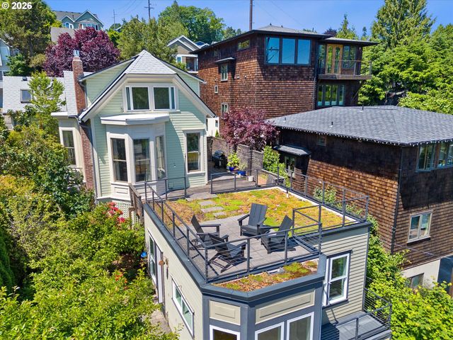 7608 S HOOD Ave, Portland, OR 97219