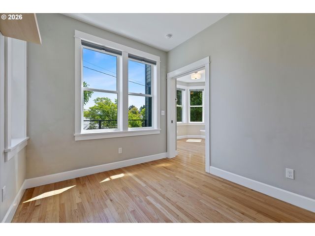 7608 S HOOD Ave, Portland, OR 97219