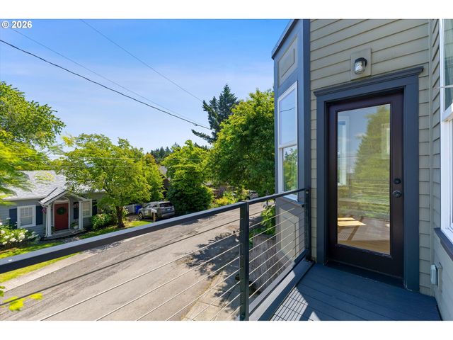 7608 S HOOD Ave, Portland, OR 97219