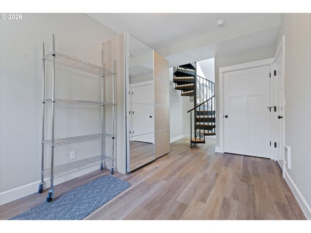 7608 S HOOD Ave, Portland, OR 97219