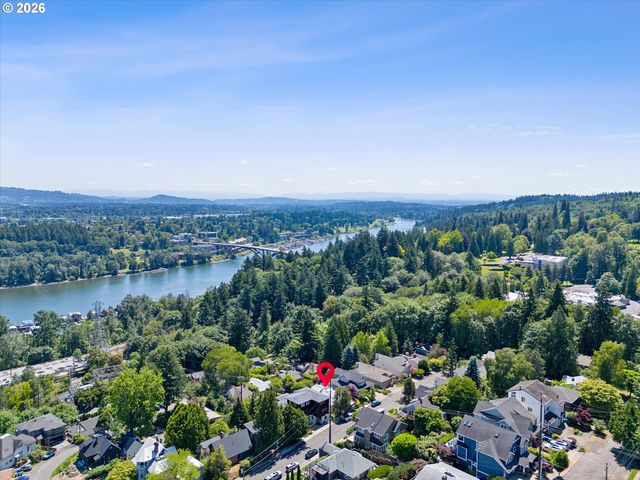 7608 S HOOD Ave, Portland, OR 97219