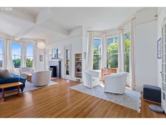 7608 S HOOD Ave, Portland, OR 97219