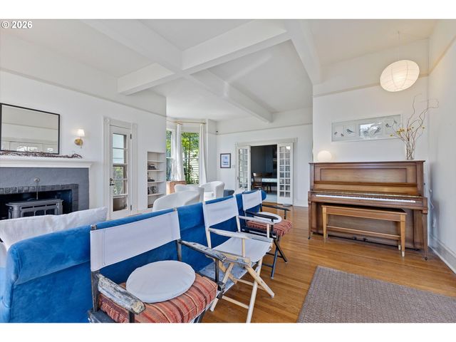 7608 S HOOD Ave, Portland, OR 97219