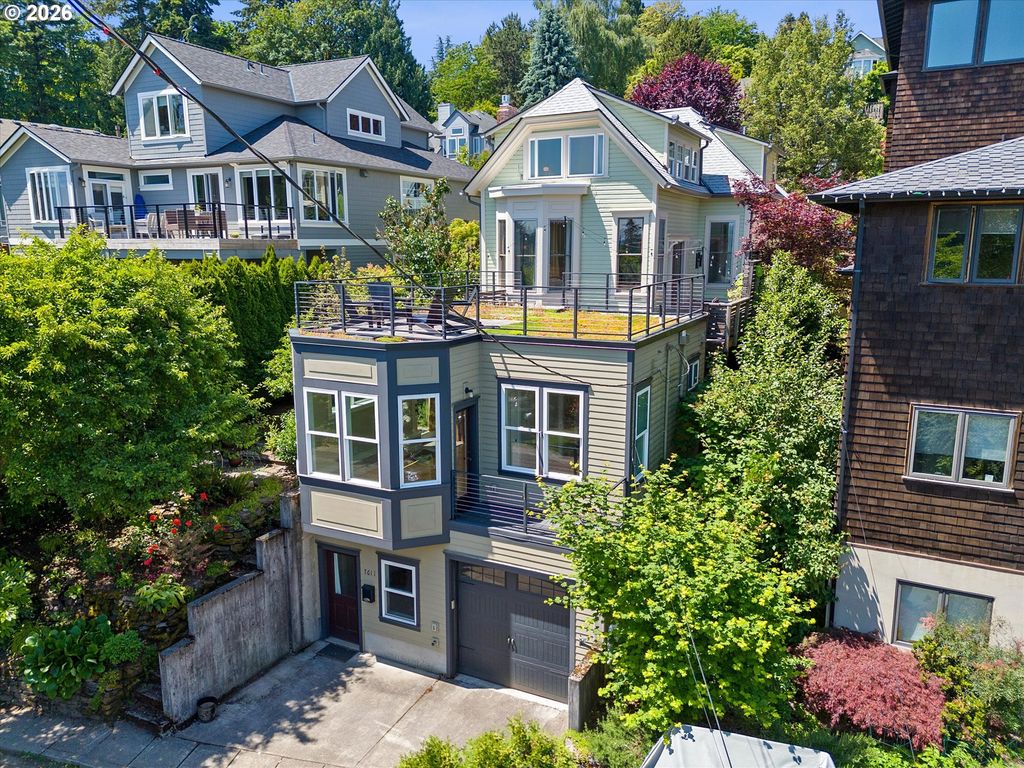7608 S HOOD Ave, Portland, OR 97219