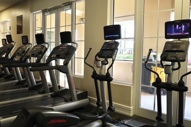 16102 Emerald Estates Drive 325, Weston, FL 33331