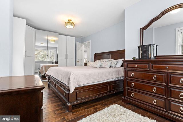 207 E PARK AVE, Maple Shade, NJ 08052