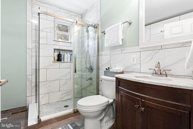 207 E PARK AVE, Maple Shade, NJ 08052