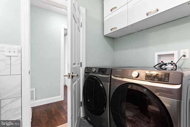 207 E PARK AVE, Maple Shade, NJ 08052