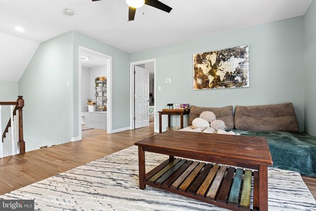 207 E PARK AVE, Maple Shade, NJ 08052