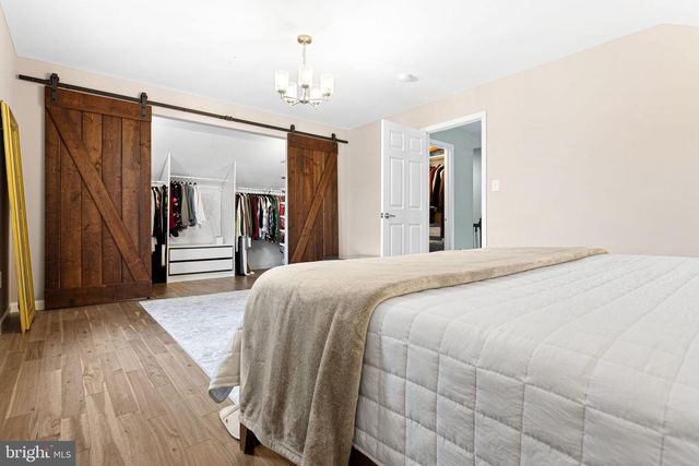 207 E PARK AVE, Maple Shade, NJ 08052