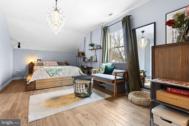 207 E PARK AVE, Maple Shade, NJ 08052