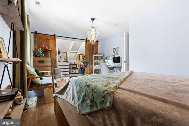 207 E PARK AVE, Maple Shade, NJ 08052