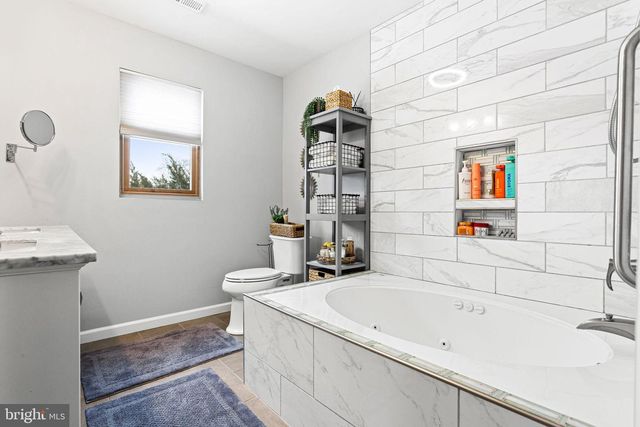 207 E PARK AVE, Maple Shade, NJ 08052