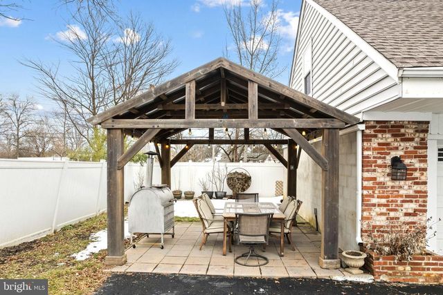 207 E PARK AVE, Maple Shade, NJ 08052