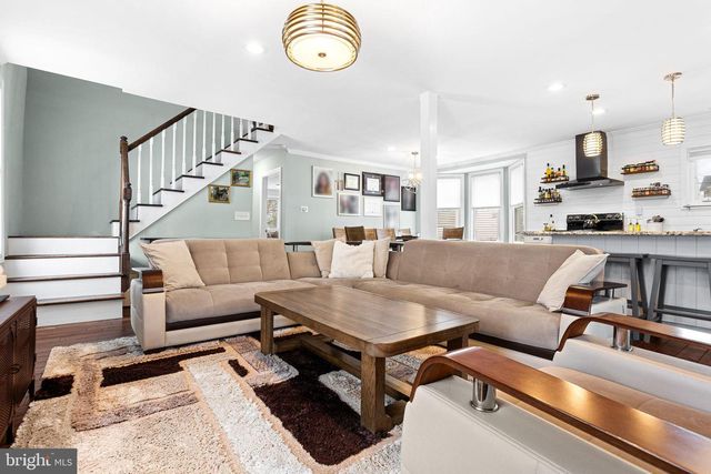 207 E PARK AVE, Maple Shade, NJ 08052