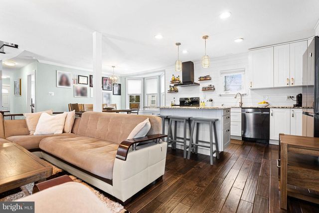 207 E PARK AVE, Maple Shade, NJ 08052