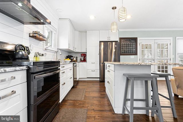 207 E PARK AVE, Maple Shade, NJ 08052