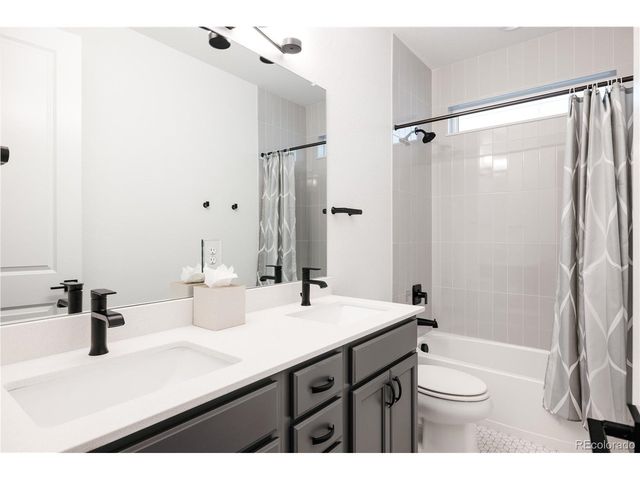 6010 N Perth St, Aurora, CO 80019