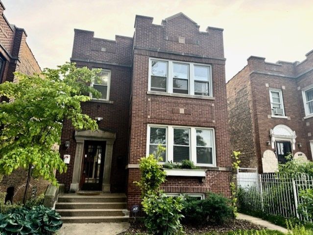 6724 N Campbell Avenue 2, Chicago, IL 60645