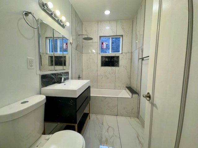 6724 N Campbell Avenue 2, Chicago, IL 60645