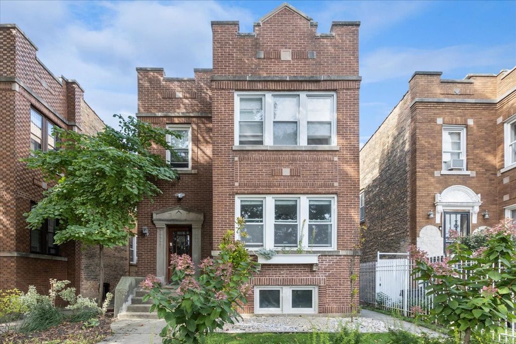 6724 N Campbell Avenue 2, Chicago, IL 60645