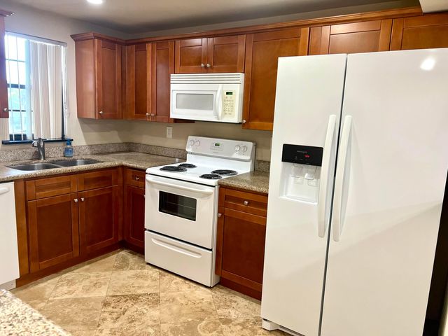 9235 SW 8th Street 304, Boca Raton, FL 33428