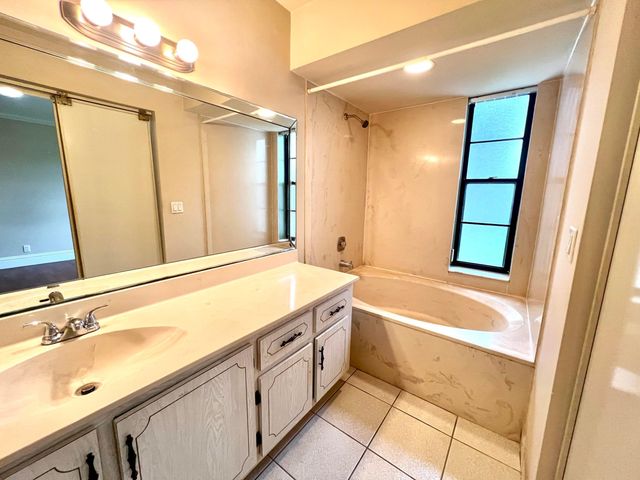 9235 SW 8th Street 304, Boca Raton, FL 33428