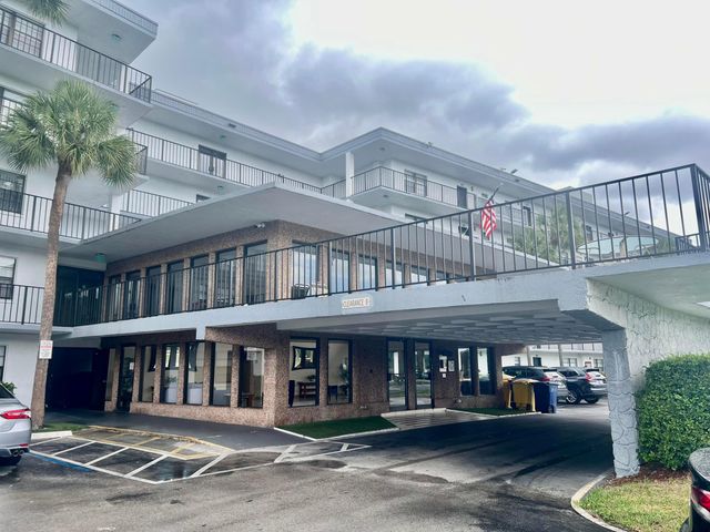 9235 SW 8th Street 304, Boca Raton, FL 33428