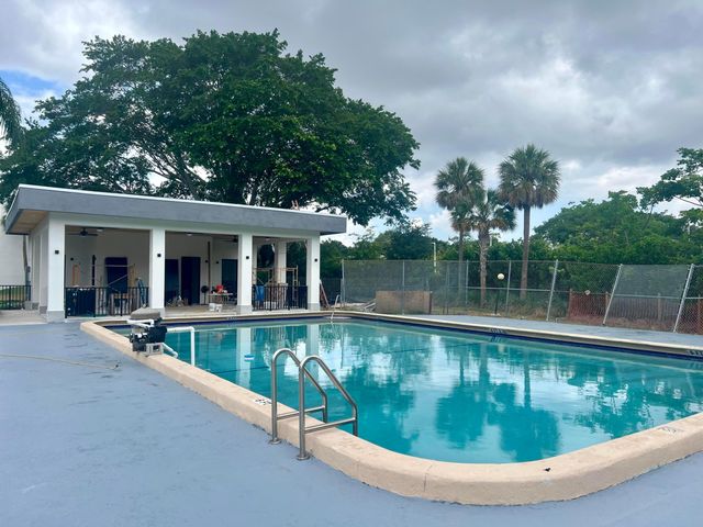 9235 SW 8th Street 304, Boca Raton, FL 33428