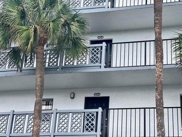 9235 SW 8th Street 304, Boca Raton, FL 33428