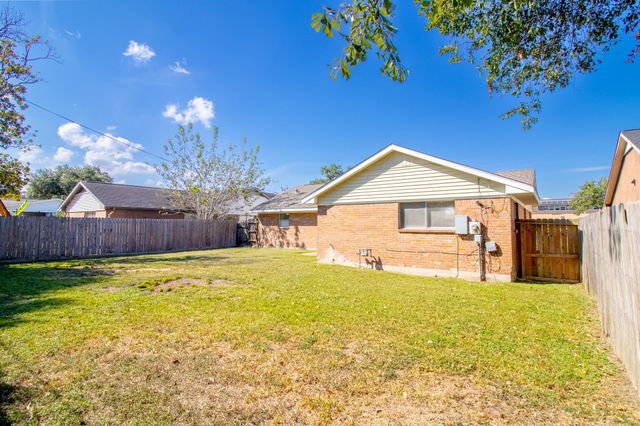 2202 Cherrybrook Lane, Pasadena, TX 77502