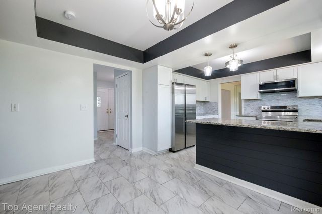27370 Selkirk Street, Southfield, MI 48076