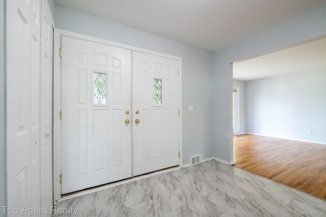 27370 Selkirk Street, Southfield, MI 48076